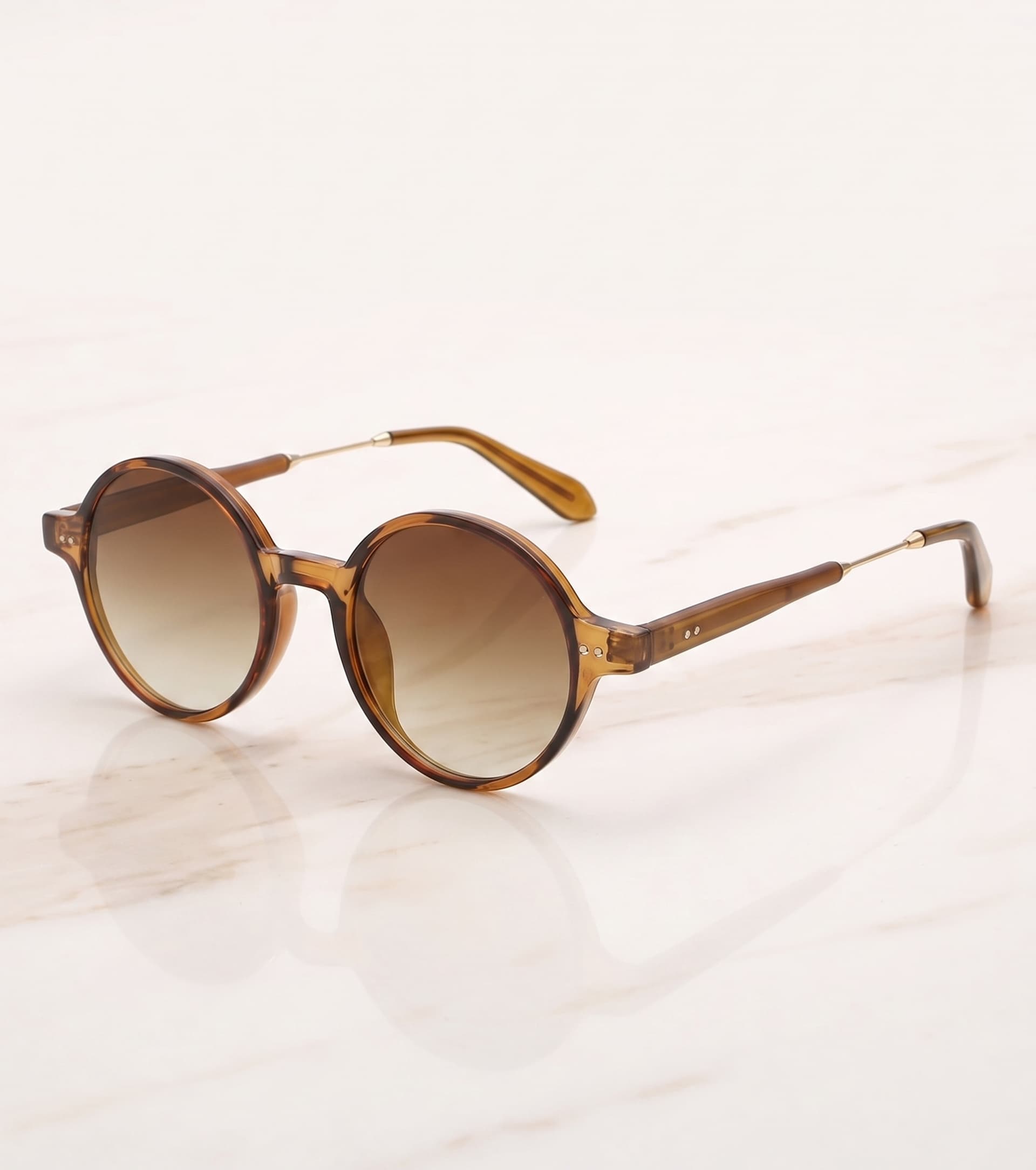 Lunettes de soleil rondes vintage - Monture ambre translucide et motif écaille, verres marron dégradé