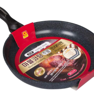 Une poêle à frire noire